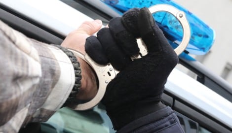 Für einen Deutschen und seine Komplizin klickten die Handschellen