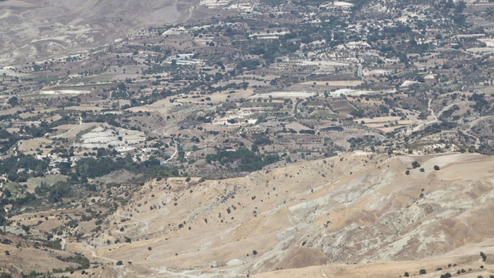 Zypern ist etwa 250 Kilometer von Israel entfernt.