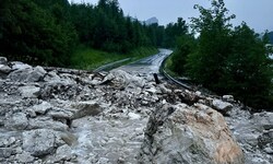 Eine Mure blockierte die L217 vollständig.