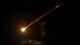 Eine Rakete aus dem Iran über Jerusalem (Symbolbild)
