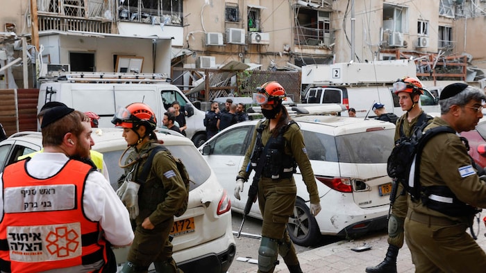 Einsatzkräfte in Haifa nach dem Angriff vom Iran