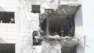 Ein zerstörtes Gebäude nach einem iranischen Angriff in Haifa