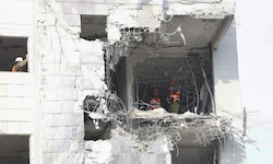 Ein zerstörtes Gebäude nach einem iranischen Angriff in Haifa