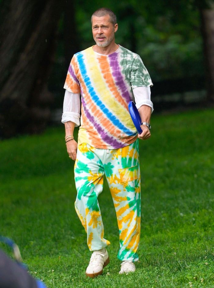 Brad Pitt zeigte sich im wilden Batik-Style in New York. 