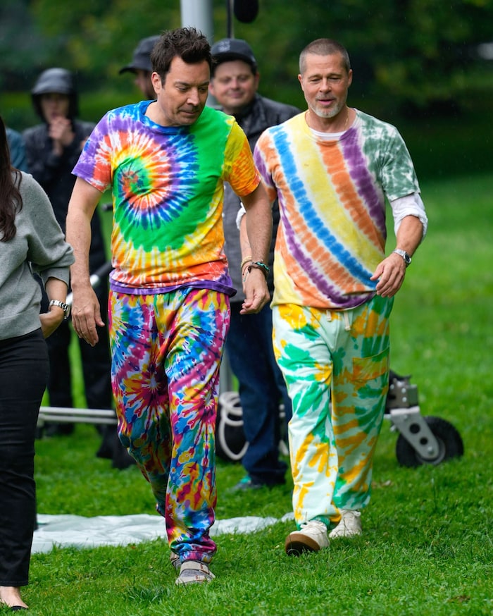 Die beiden haben eindeutig keine Angst vor Farben: Jimmy Fallon und Brad Pitt beim Dreh in New ...