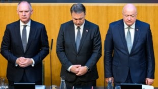 Schweigeminute am Montag im Parlament: Innenminister Gerhard Karner, Vizekanzler Andreas Babler ...