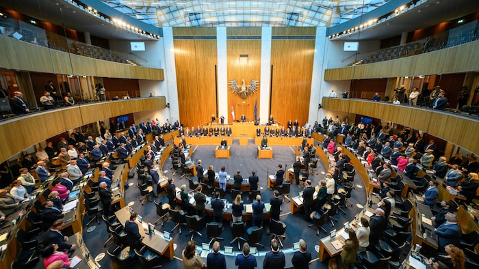 Schweigeminute Montagfrüh im Parlament