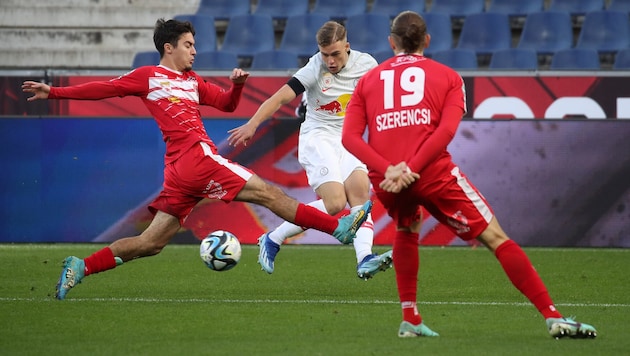 Mario Pejazic (weiß) durchlief die Bullen-Akademie, begann in Steyr zu kicken.