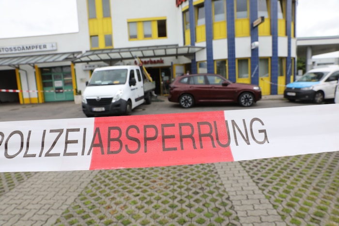 Im vergangenen Jahr wurden in Österreich zahlreiche Bankomaten gesprengt. Der Bande aus den ...