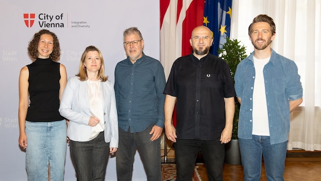 Vizebürgermeisterin Jugendstadträtin Bettina Emmerling (2.v.l.) und mit Wiens Verantwortlichen ...