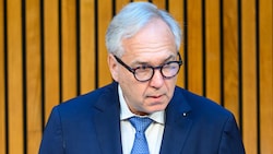 Nationalratspräsident Walter Rosenkranz (FPÖ) erntet für ein Zitat aus seiner Trauerrede nun ...