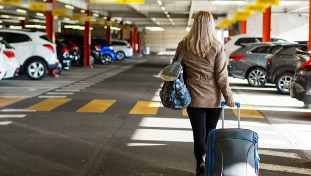 Ab zum Flughafen – ist das mit dem eigenen Pkw wirklich immer so viel teurer?