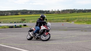 Spezielles Training wie in Neutal hilft jedem Biker, an Sicherheit im Umgang mit dem Motorrad zu ...