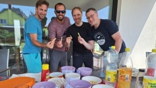 Das Test-Team schlug sich den Magen mit zehn verschiedenen Pommes-Angeboten voll.
