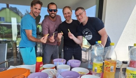 Das Test-Team schlug sich den Magen mit zehn verschiedenen Pommes-Angeboten voll.