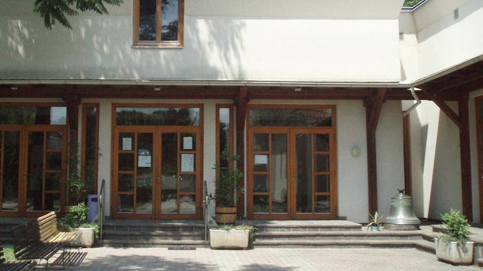 Viele Jahre stand die Glocke beim evangelischen Gemeindezentrum. 