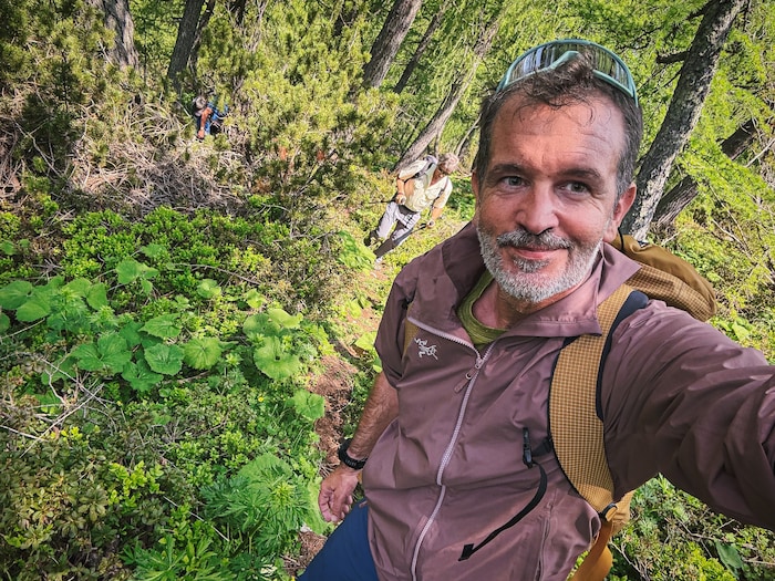 Selfie beim Warten: Die „Bergkrone“ unterwegs im Nationalpark Kalkalpen. 