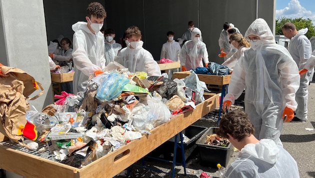 40 Schüler untersuchten den Restmüll mehrerer Gemeinden.
