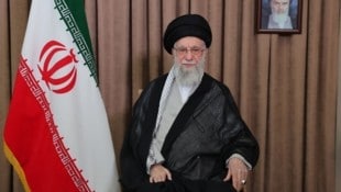 Ali Khamenei ist der geistige und politische Führer des Iran – weite Teile der Bevölkerung sind ...