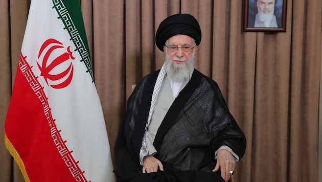 Ali Khamenei ist der geistige und politische Führer des Iran – weite Teile der Bevölkerung sind ...
