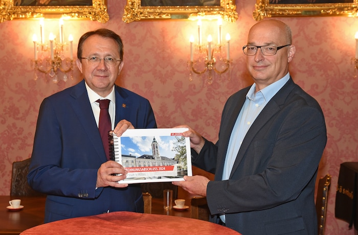 Stadtchef Matthias  Stadler (links) mit Finanzdirektor Thomas Wolfsberger will auch künftig alle ...