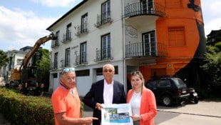 Hermann Unterkofler vor der Villa Seeblick, die umgebaut wird.
