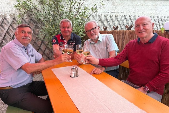 Vizepräsident und Altbürgermeister Karl Gabler gratulierte Präsident Willi Jordan zum ...