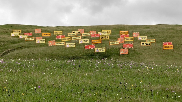 Theresa Hattinger zeigt ihre begehbare Kunstinstallation „Langsam“ auf einer Wanderroute am ...