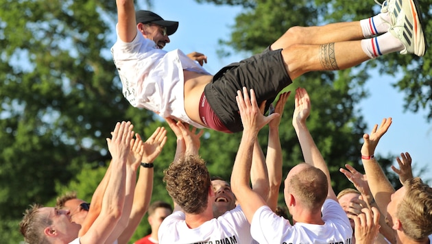 Gschwandts Spieler ließen Meistertrainer Lukas Huemer hochleben 