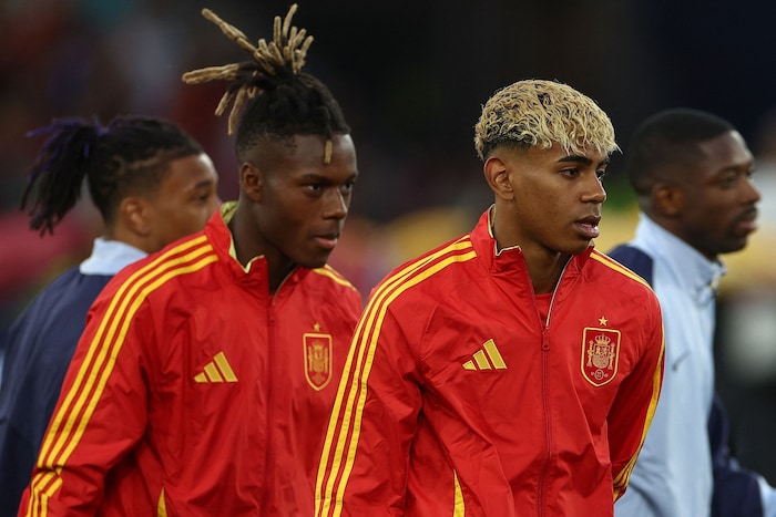 Kicken Nico Williams (li.) und Lamine Yamal bald gemeinsam im Verein?