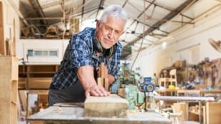 Wer die Arbeitszeit einige Jahre vor Pensionsantritt halbiert, erhält trotzdem weiterhin 80 ...