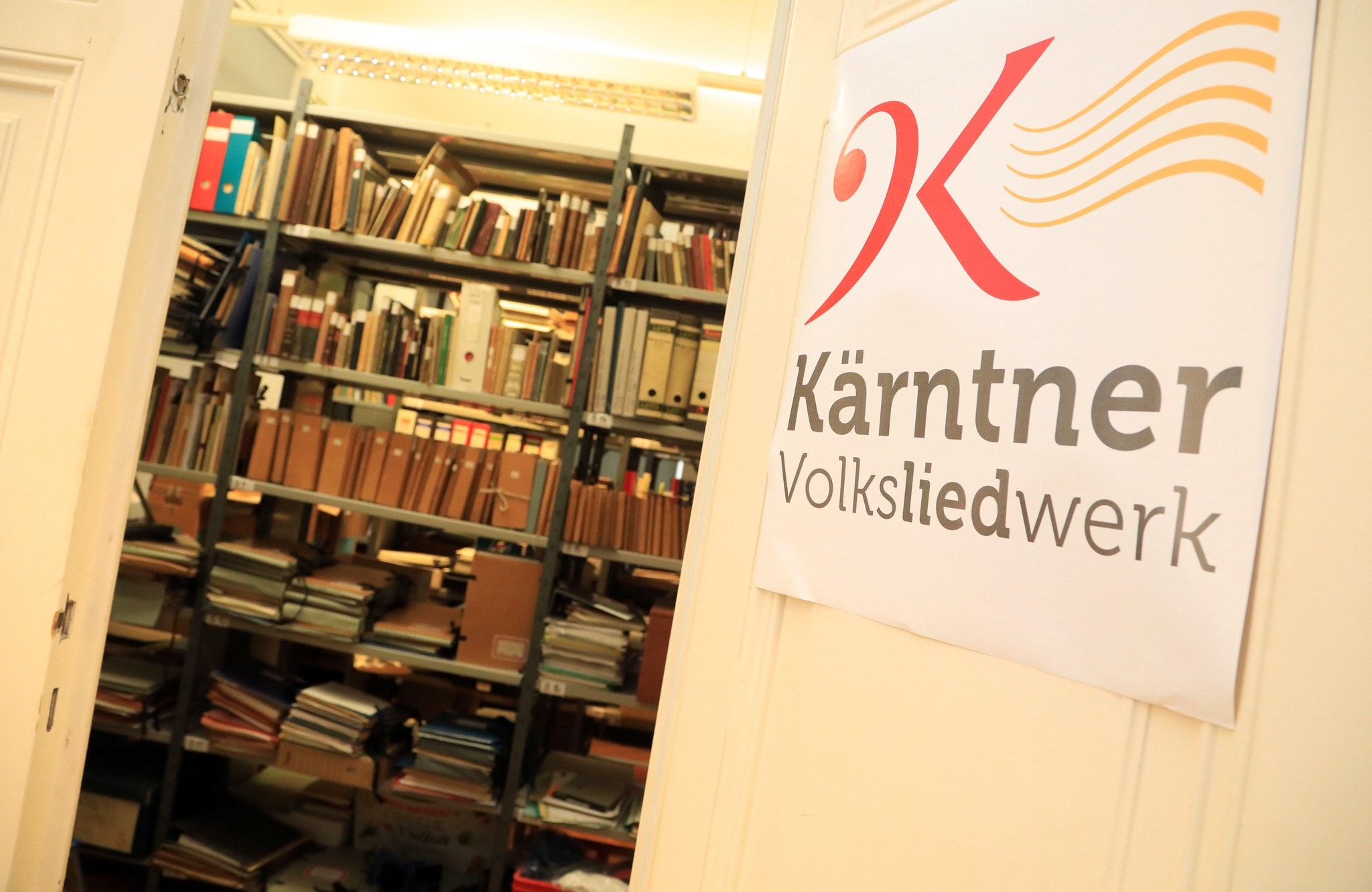 Noten, gedruckt und handgeschrieben, aus dem sogenannten Alten und dem Neuen Kärntnerlied ...