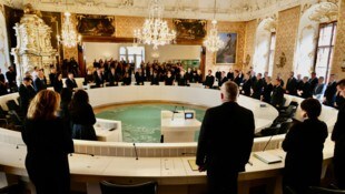 Der Landtag startete mit einer Schweigeminute