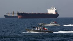 Die Europäer wollen nach Kriegsende gewährleisten, dass Schiffe sicher die Straße von Hormuz ...