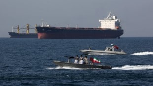 Die Straße von Hormuz ist eine Meerenge zwischen dem Iran und den Vereinigten Arabischen ...