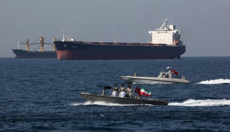 Die Straße von Hormuz ist eine Meerenge zwischen dem Iran und den Vereinigten Arabischen ...
