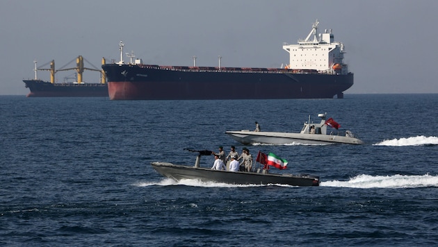Die Straße von Hormuz ist eine Meerenge zwischen dem Iran und den Vereinigten Arabischen ...