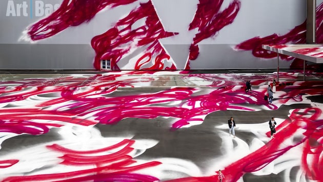 Art Basel: Die pinken und weißen Linien von Katharina Grosse empfangen die Besucher vor der ...