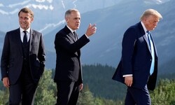 Emmanuel Macron, Gastgeber Mark Carney und Donald Trump beim G7-Gipfel