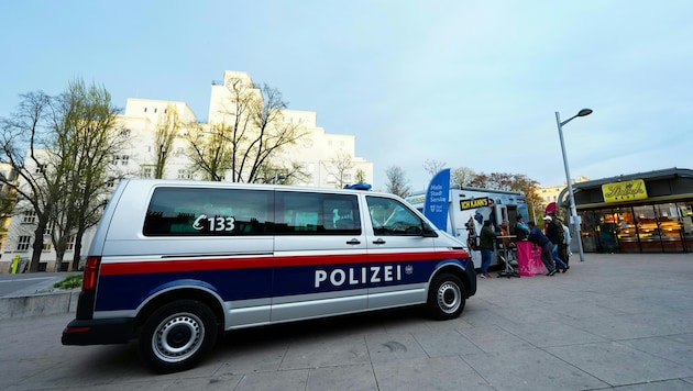 Bei einem schweren Raubüberfall schritten zwei mutige Zeugen ein – schwere Schnitt- und ...