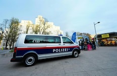 Bei einem schweren Raubüberfall schritten zwei mutige Zeugen ein – schwere Schnitt- und ...