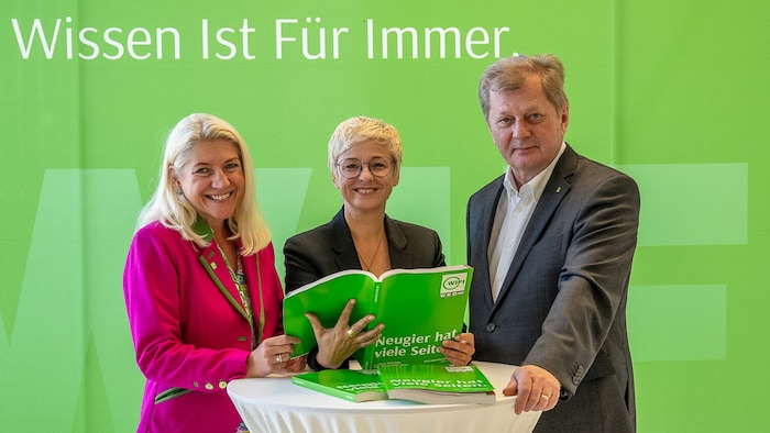 WIFI-OÖ-Kuratorin Doris Cuturi-Stern, WKOÖ-Präsidentin Doris Hummer, WIFI-Institutsleiter Harald ...