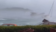 Fliegendes Wasser und Windgeschwindigkeiten von bis zu 110 km/h vor Rovinj