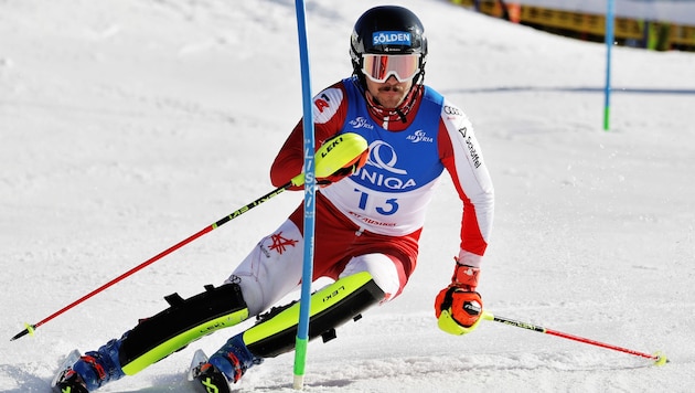 Nicolas Gstrein hängt seine Skier an den Nagel.