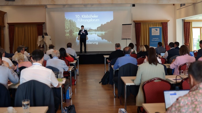 Das Forum im ehrwürdigen Rasmushof in Kitzbühel eröffnet.