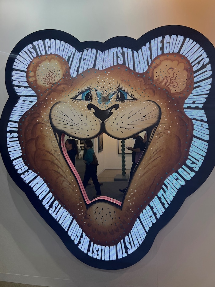 500.000 US-Dollar schwer: Jordan Wolfsons „Mirror and Bear“, 2024 