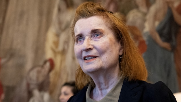 Elfriede Jelinek ist nicht tot, wie der Rowohlt-Verlag kurz nach der Falschmeldung bestätigte. 