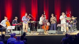 Bassistin Beate Wiesinger (mitte) und ihre Echoboomer im Beriosaal des Wiener Konzerthauses