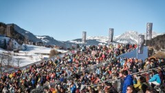 Wer am Fuße der Streif hier Platz nimmt, muss tief in die Tasche greifen.