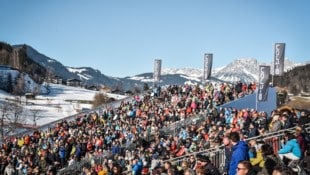 Wer am Fuße der Streif hier Platz nimmt, muss tief in die Tasche greifen.